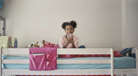 Jak ograniczyć używanie smartfona przez dziecko?
