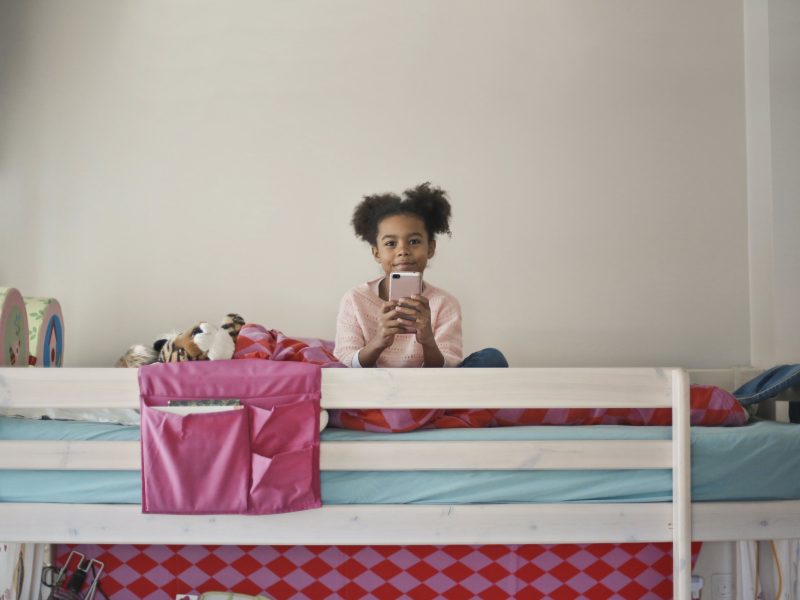 Jak ograniczyć używanie smartfona przez dziecko?