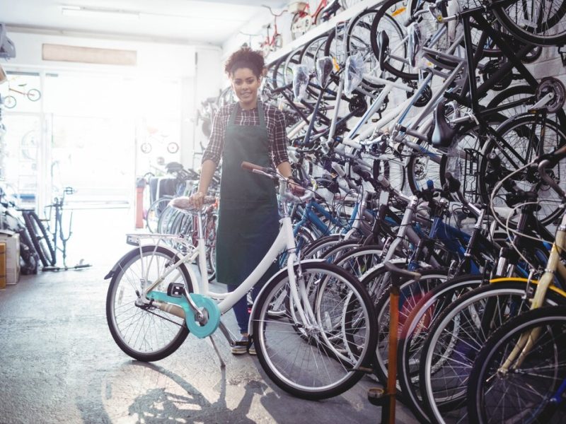 Wieszaki na rowery – jak wybrać idealny model do domu lub biura?