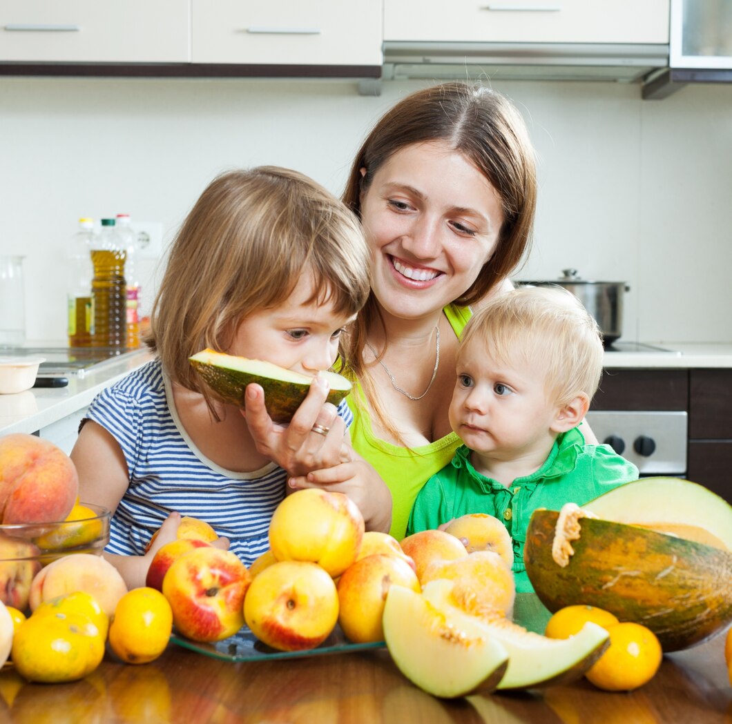 Zdrowe przekąski dla najmłodszych – jak zachęcić dziecko do jedzenia warzyw i owoców?