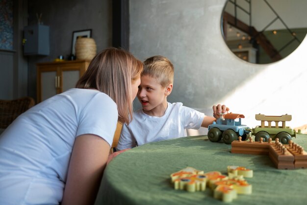 Jak integracja sensoryczna wpływa na rozwój emocjonalny dziecka?