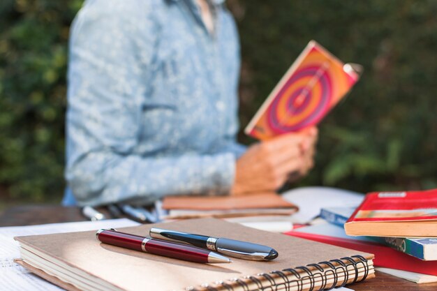 Jak ćwiczenia praktyczne mogą poprawić Twoje umiejętności analizy tekstu literackiego